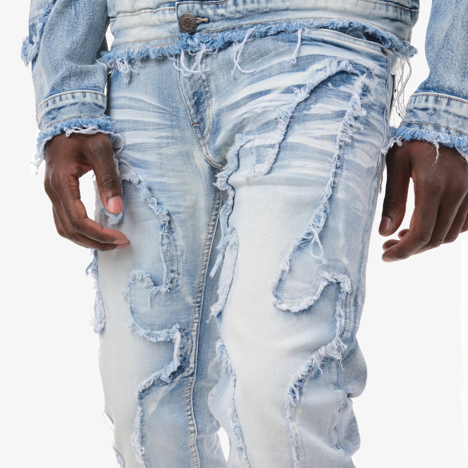 LIGHT SAND BLUE FRAYED JEANS