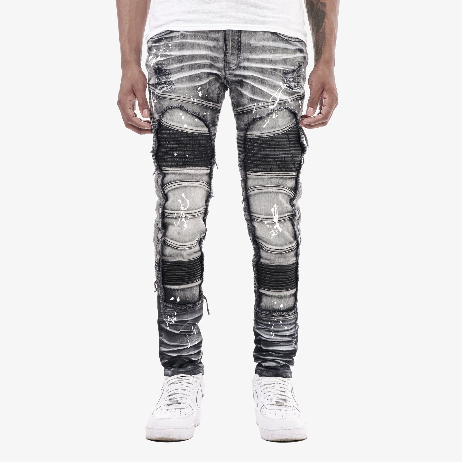BLACK JEANS W/ MOTO DETAIL
