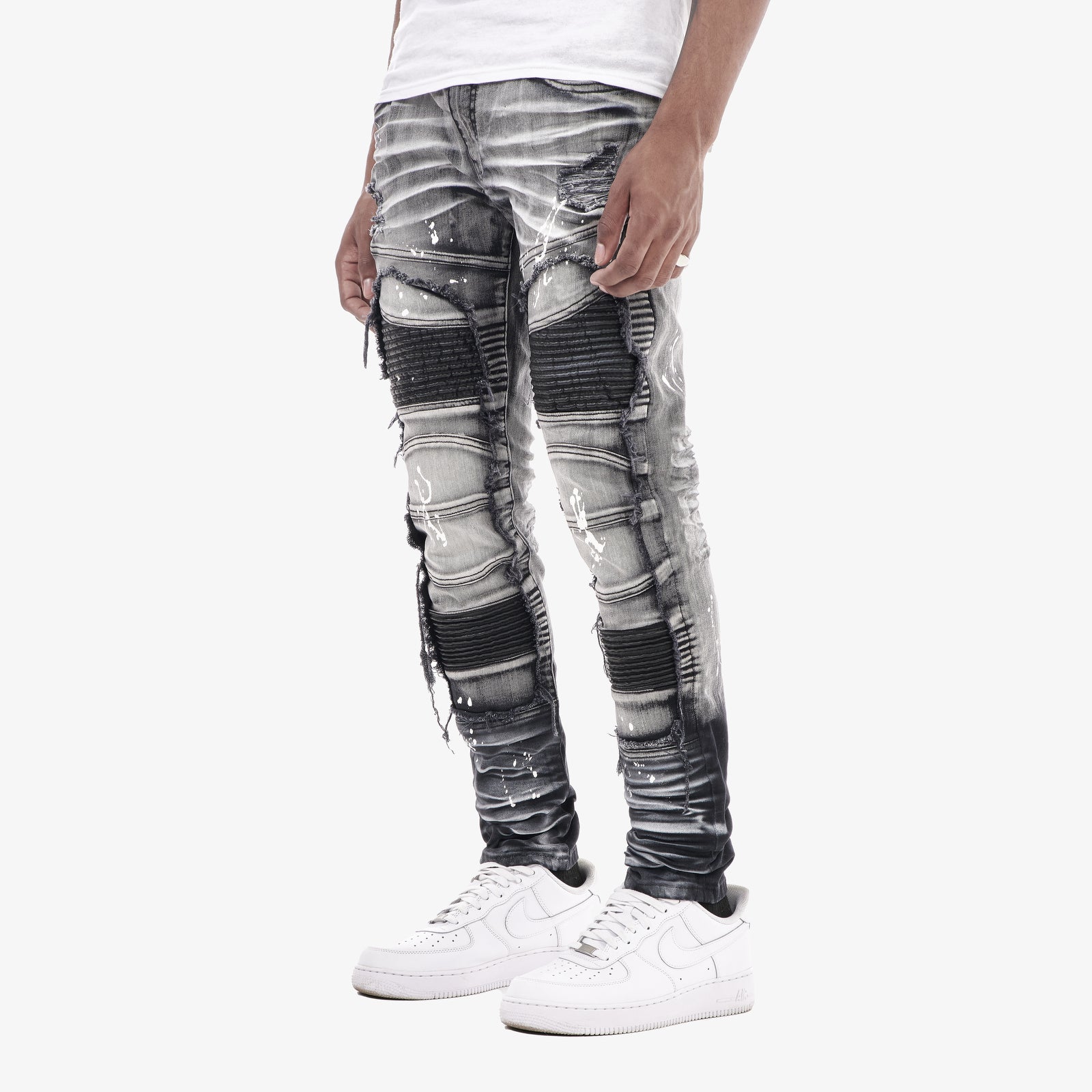 BLACK JEANS W/ MOTO DETAIL