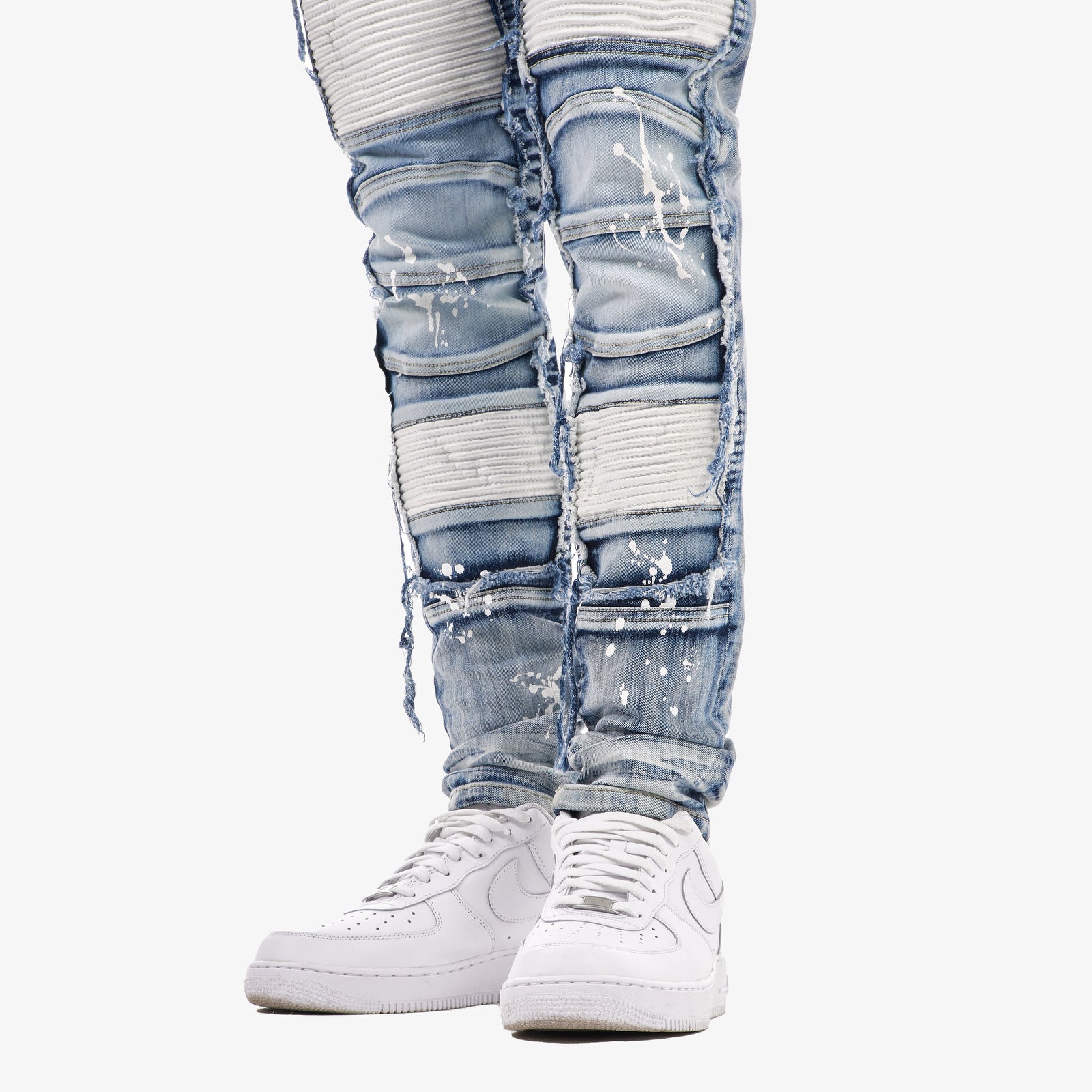 LIGHT SAND BLUE JEANS W/ MOTO DETAIL