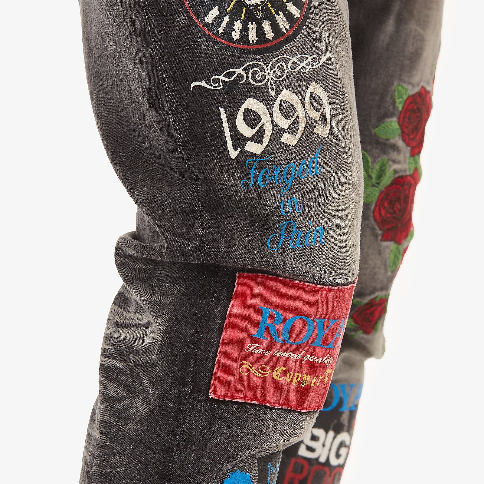 BLACK JEANS W/ PRINT & ROSE EMBROIDERY