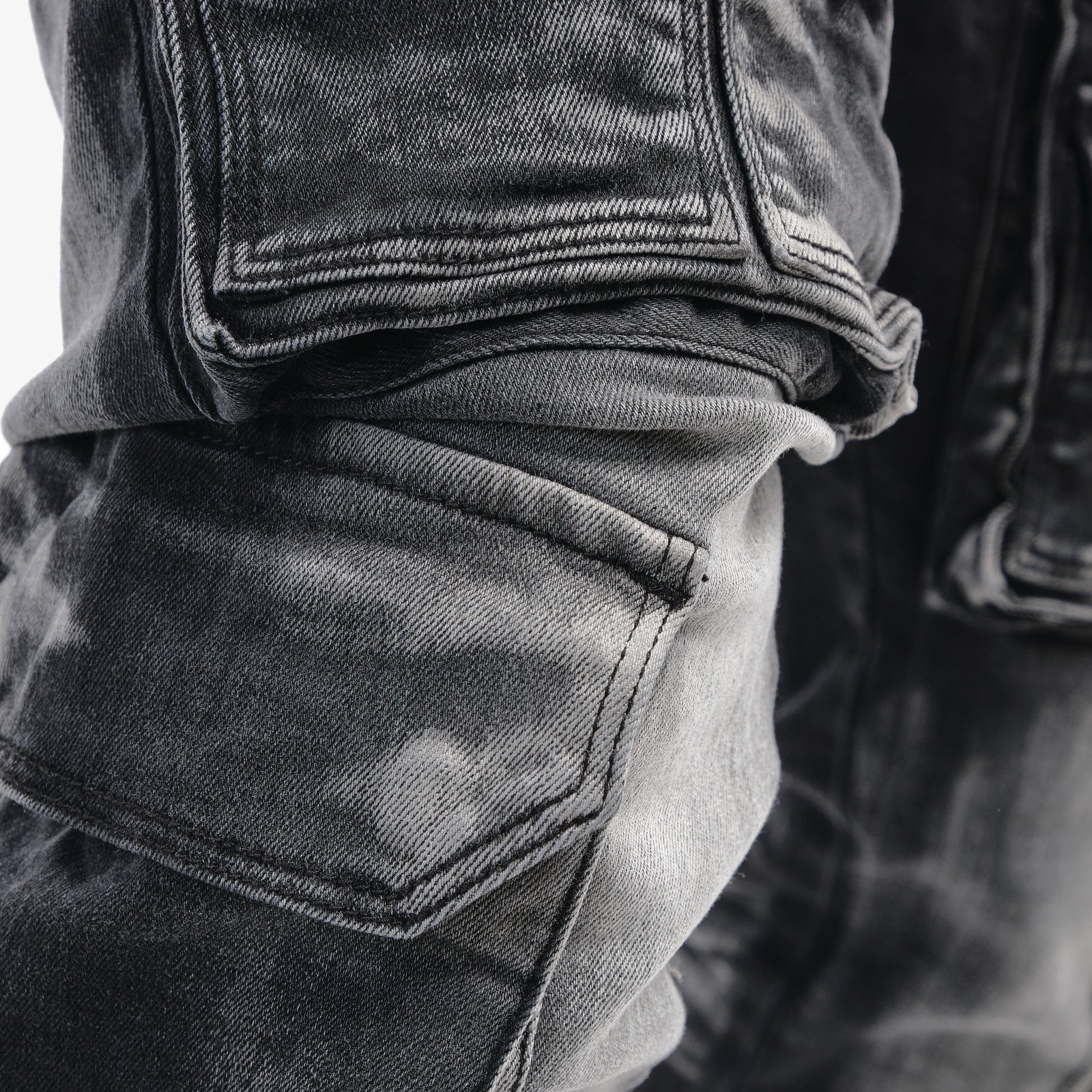 BLACK UTILITY CARGO JEANS