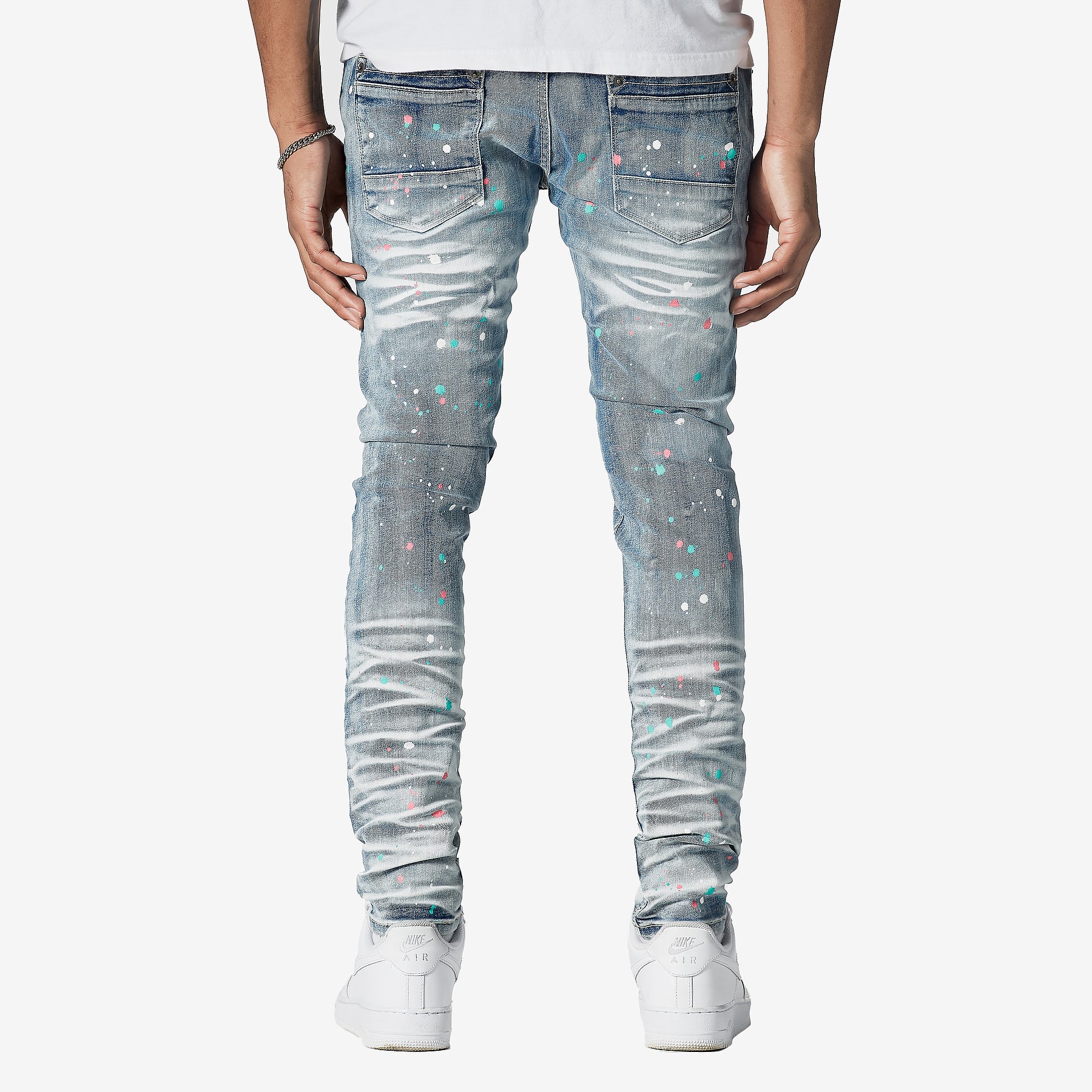 LIGHT SAND BLUE JEANS W/ PAINT SPOT DETAIL
