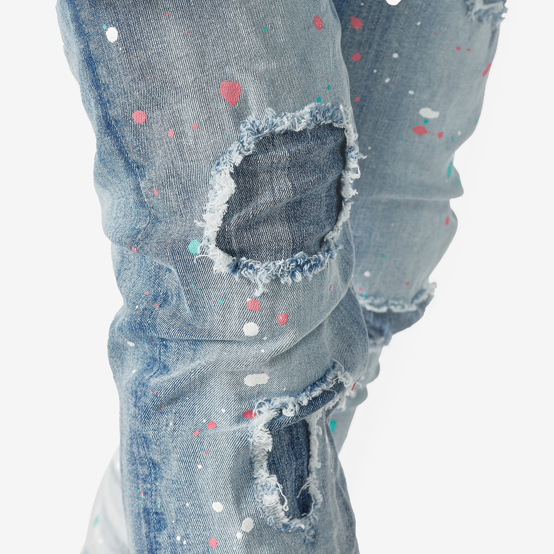 LIGHT SAND BLUE JEANS W/ PAINT SPOT DETAIL