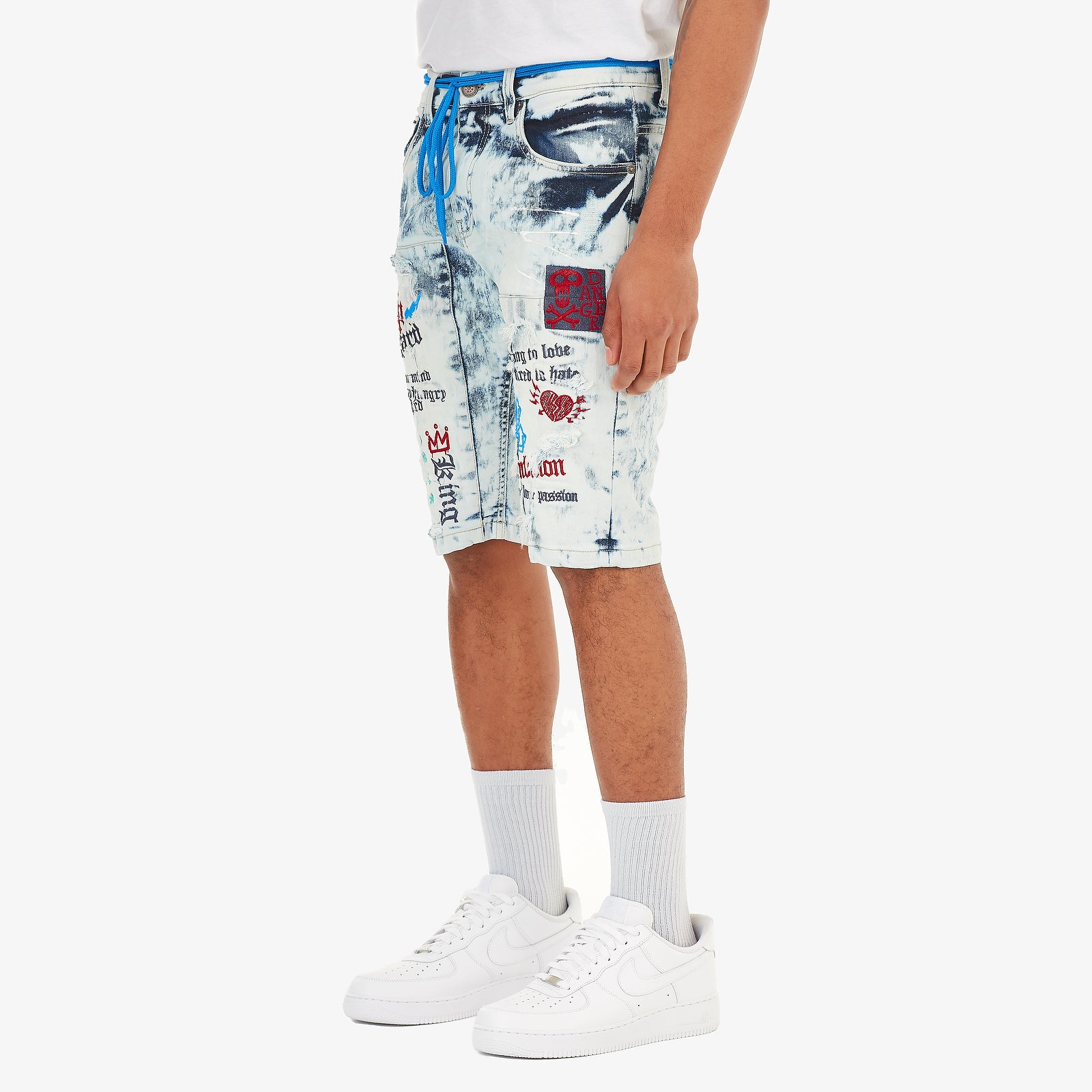 ICE BLUE DENIM SHORT W/ EMBROIDERY