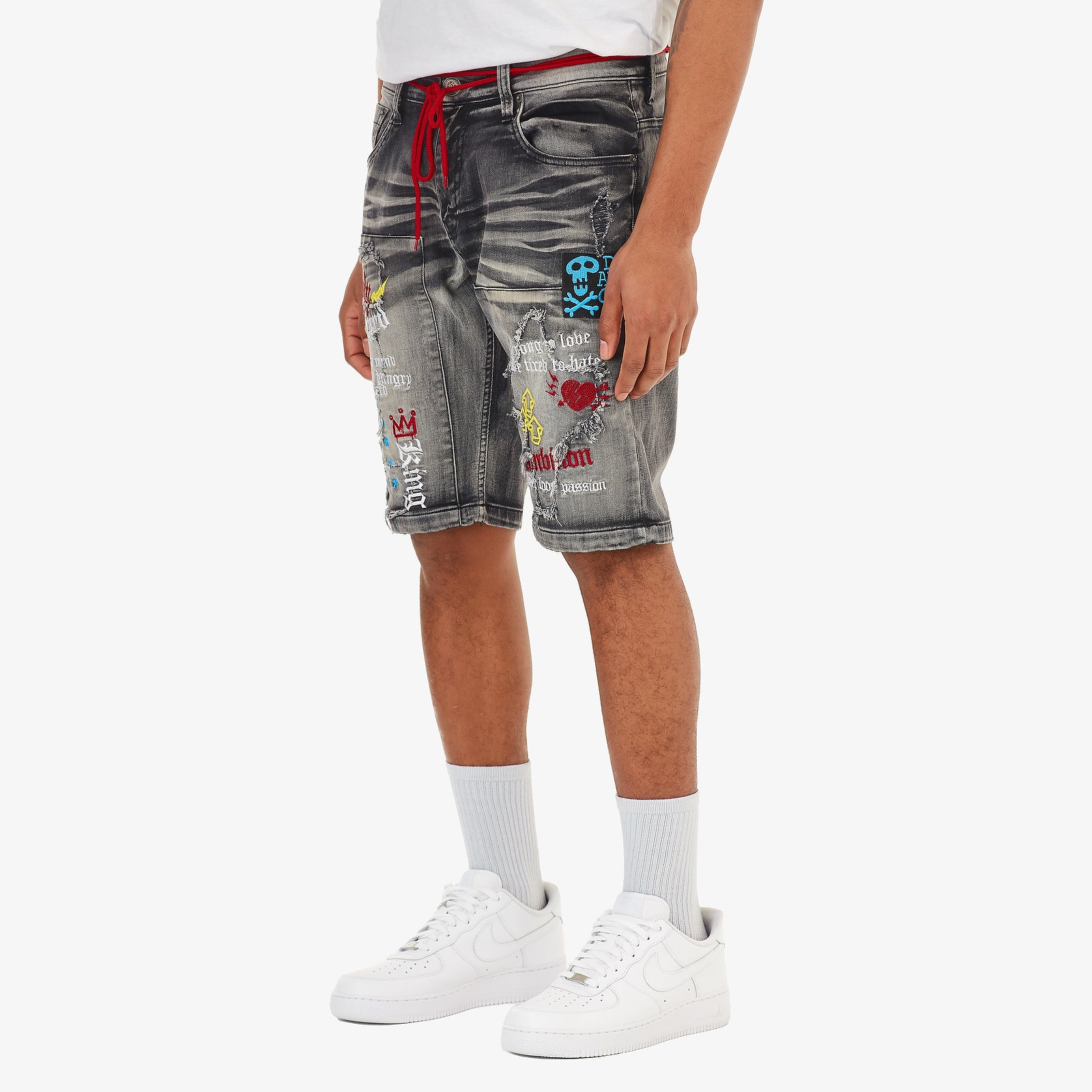 BLACK SAND DENIM SHORT W/ EMBROIDERY