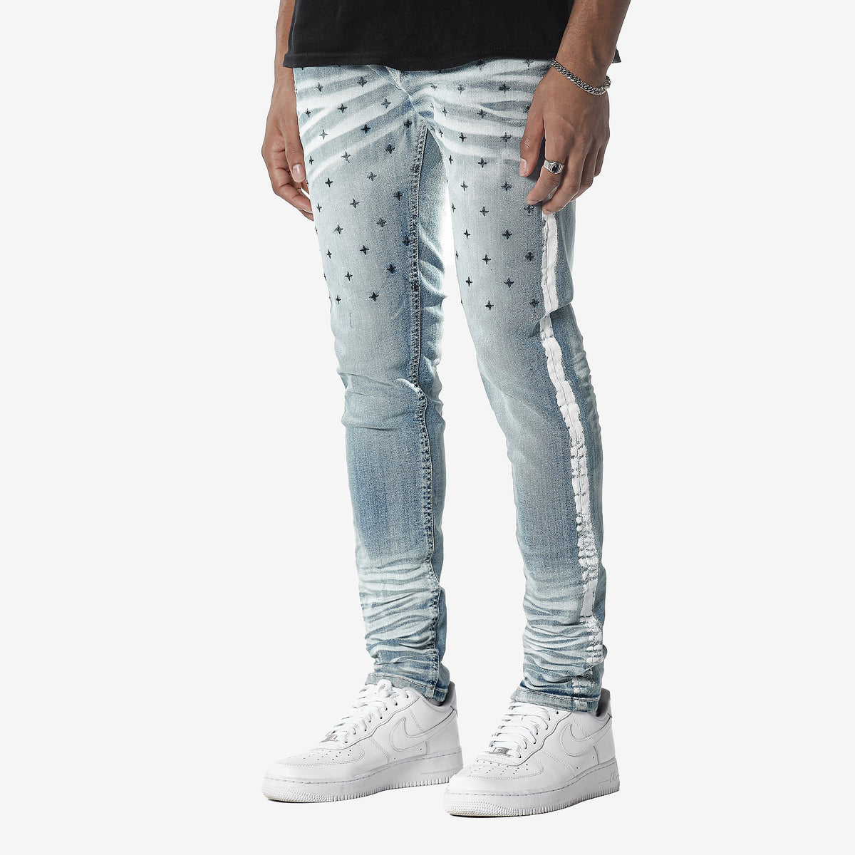 LIGHT SAND BLUE JEANS W/ STAR EMBROIDERY
