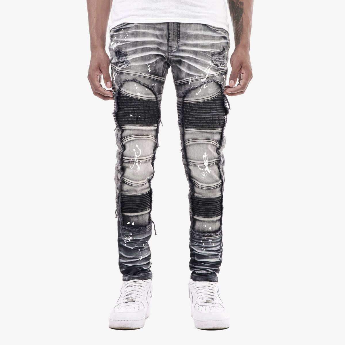 BLACK JEANS W/ MOTO DETAIL