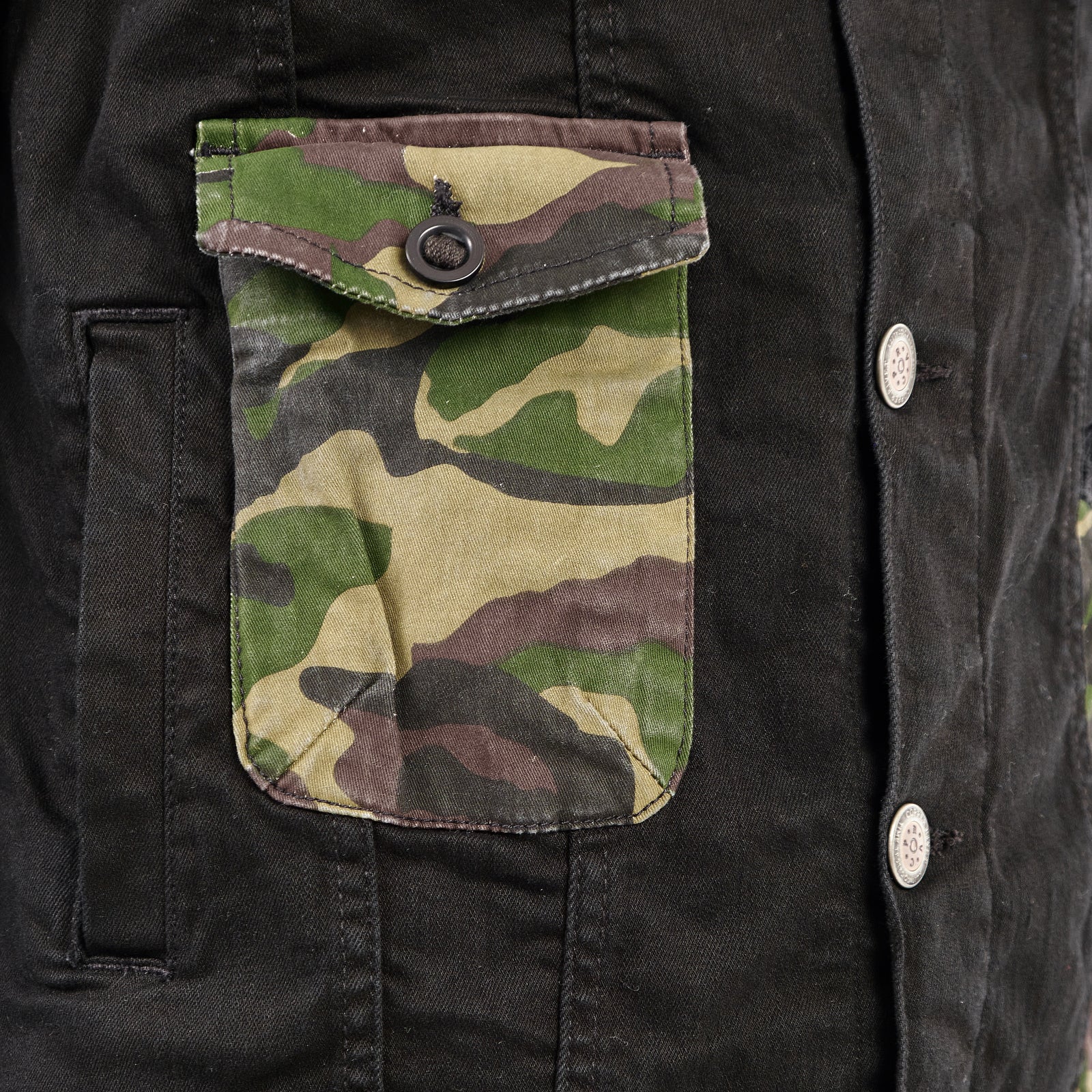 BLACK JACKET W/ CAMO DETAIL