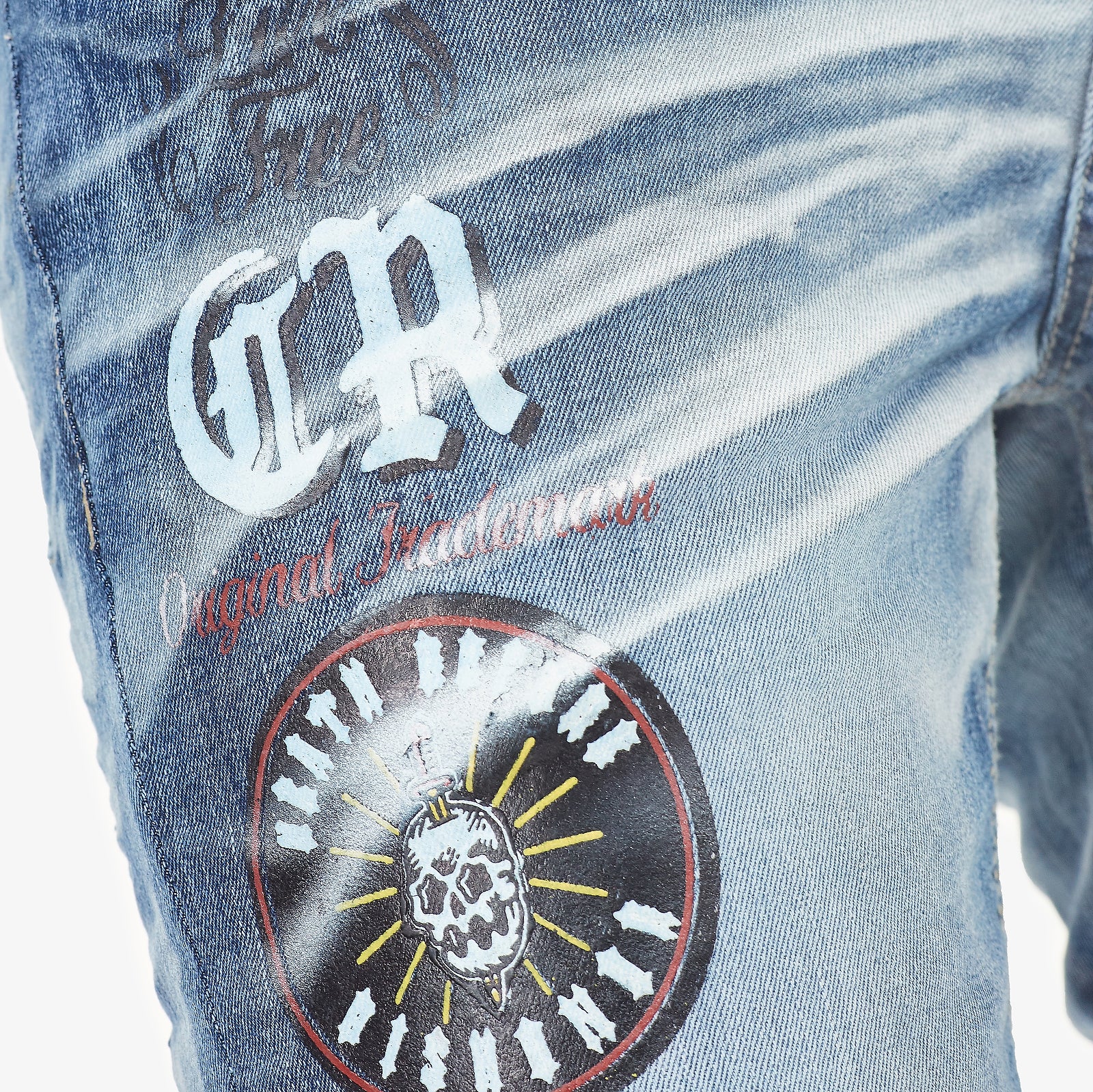 LIGHT SAND BLUE JEANS W/ PRINT & ROSE EMBROIDERY